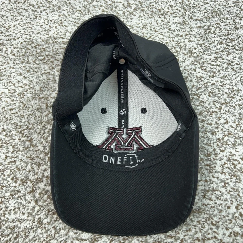 Minnesota Golden Gophers Hat Cap Fitted Flex One Size Black‎ College Sports NCAA